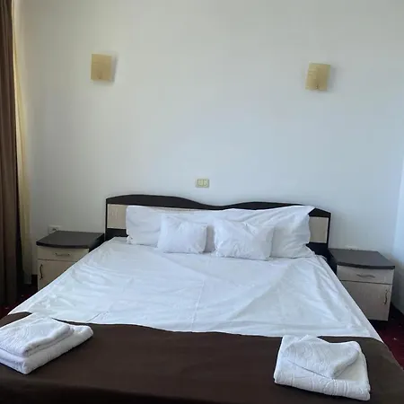 Felix מלון אפורי נורד